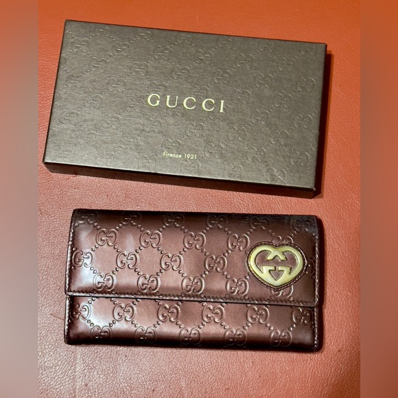 Gucci Shima Bi-Fold Wallet Lovely Heart Patent Leather - Picture 2 of 13